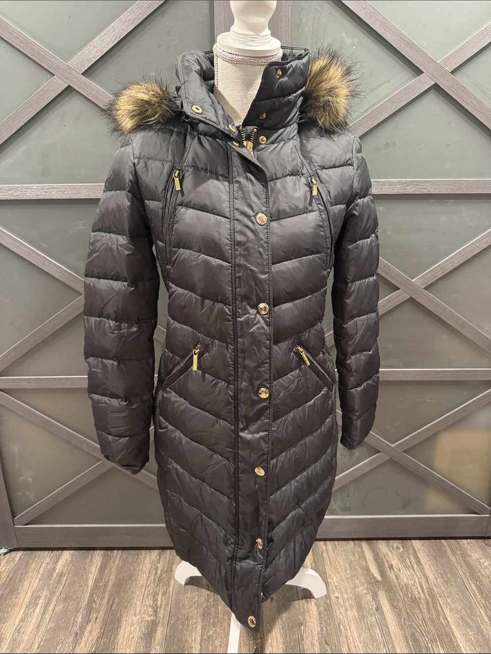 MICHAEL Michael Kors Black Quilted Down Long Puffer Coat with Faux Fur Trim